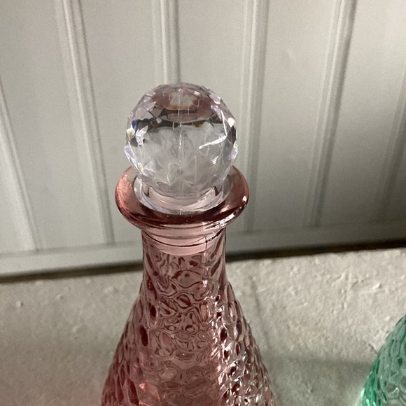 NWT Trio of Pastel Color Pebbled Glass Decorative Bottles w/ Crystal 💎 Tops - Picture 8 of 17